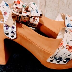 Madden Girl Wooden block heels size 8